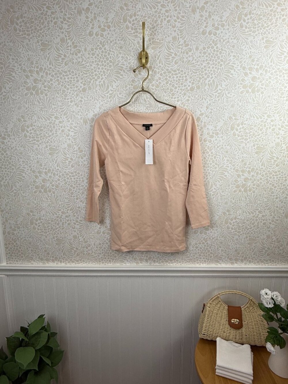 Ann Taylor Blush Pink 3/4 Sleeve V-Neck Top - Size - XS - NWT